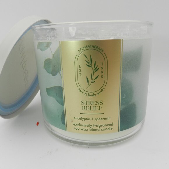 Bath & Body Works Aromatherapy Eucalyptus Spearmint 3-Wick Candle 14.5 oz - Picture 4 of 4